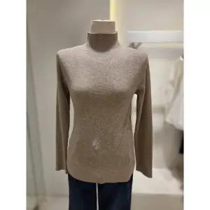 [SOUP](신세계 사우스시티) 베이직 하이넥 니트 (SBALK3F)