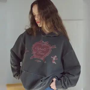 큐피트 크롭 피그먼트 후드티 스모크블랙