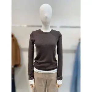 갤러리아 시슬리 (25겨울) 레이어드 배색 니트 SAKPE7561 MW