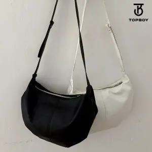 [탑보이]모노 블랙 레자 커브드 숄더 크로스백 AWBG004 _P407920499