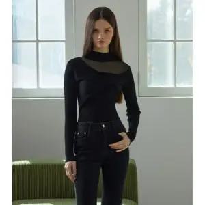 [갤러리아] (24겨울)  꼬임 포인트 반넥 슬림 풀오버 (EQ4KL264)