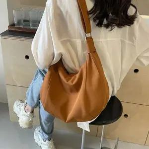 [라일리] Rly 여성 빅사이즈 캔버스 숄더 호보 데일리백  41570188)