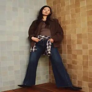 [CC콜렉트] C253PSA401_사선 절개 와이드 데님 팬츠