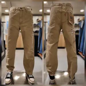 리바이스 568 루즈 스트레이트 카펜터 진 55849-67