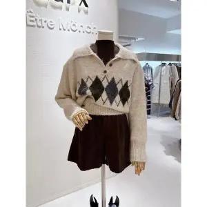 갤러리아 반오픈 카라 니트(GTAKP026B)