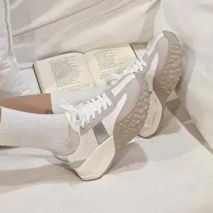 로다 국산 라인 패턴 포인트 키높이 통굽 스니커즈 7cm