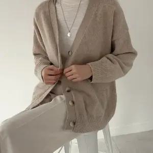 [어반프랑] 알파카 브이넥 루즈핏 베이직 니트 가디건