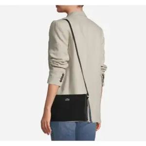 [라코스테언더웨어]라코스테 크로스백 플랫 미니 가방