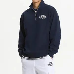 뉴발란스 UNI 그래픽 반집업 세미오버 NBNCE42833-59