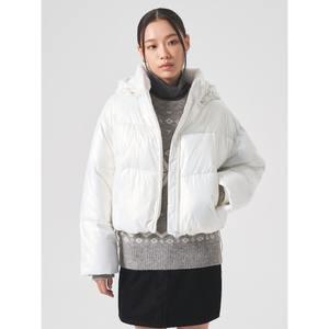 [에잇세컨즈] 유광 후드 탈부착 패딩 점퍼 - 화이트 (324Y38LY61)