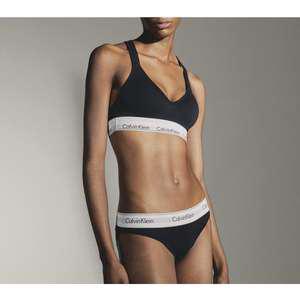 [정식] 캘빈클라인 CALVIN KLEIN Underwear 모던 코튼 스쿱백 브라렛 (QF5490 - 001)