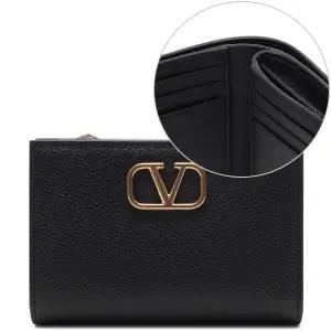 [발렌티노](마산점) 25SS 여성 브이로고 시그니처 반지갑 (6W2P0Z79 SNP 0NO 25S)