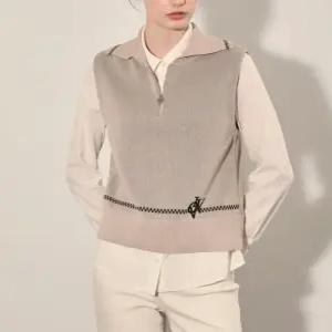 올리비아로렌 / 반집업 자카드 베스트 VVCBN4F7371 / 애플아울렛 ( 블랙 베이지 )