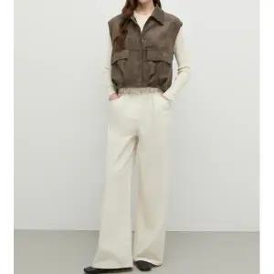 갤러리아 [25가을] 스웨이드 카라 집업 베스트(WT2010F)