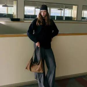 [조이그라이슨](강남점) 셀리 숄더백 스웨이드 LW5AD4650_LT