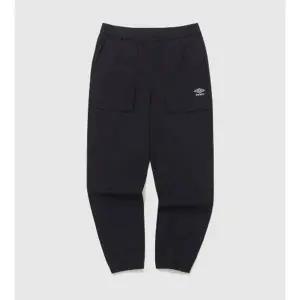 [엄브로] 올라운드 카고 조거 팬츠 B1 UQ323SPT91 BLK0 OBE0