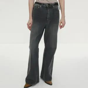 [롯데백화점]코프트 [코프트] 토니웩 LOOSE FLARED-LEG DENIM JEANS