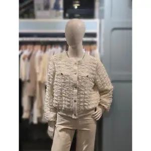 클리지 세이브존03 클리지 라운드넥 엠보 자켓 ACP2WJK22GA