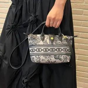 [헤지스](대구신세계)[H.Toile] 시그니처 H 뜨왈 토트겸 크로스백 S HIBA5F650N3