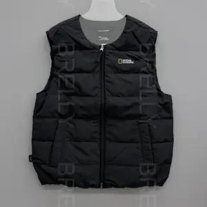 [국내백화점판] 내셔널지오그래픽 헤론 U넥 경량 구스 다운 베스트 25신상 (블랙) N254UDV020