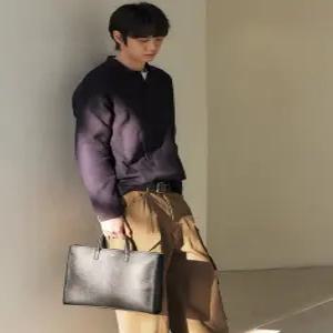 헤지스 액세서리 26SS [14인치 노트북 수납가능][선물추천][백화점BEST][블랙 단색 가죽 서류가방 HJBA6E8