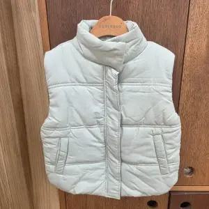 코타키나 HC17 패딩조끼  K234VE03