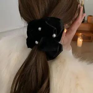 [콩심팥심]여성 벨벳 곱창끈 헤어슈슈 진주 머리끈 스크런치