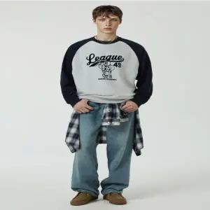 [후아유] Steve Raglan Sweatshirt / WHMWF4931U