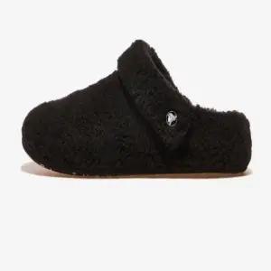 갤러리아 [CROCS](공용)클래식 코지 슬리퍼/CRS209386_BLACK