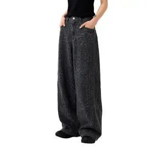 ODDSTUDIO 솔트 워싱 레오파드 사선 절개 팬츠 - CHARCOAL