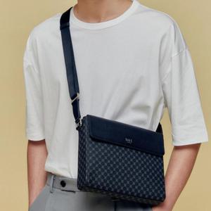 [닥스](강남점)DBBA3E620BK [LOUIS BRIDGE] 블랙 로고패턴 가죽 크로스백