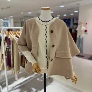 [대구백화점] [스테파니]브이넥 핸드메이드 숏코트(P25JK5402P)