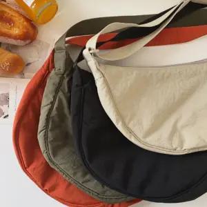 여성 반달가방 만두가방 미니백 크로스가방 슬링백 반달 만두 가방 미니