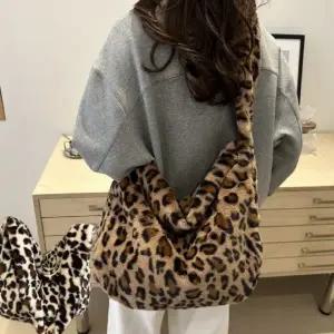 겨울 레오파드숄더백 레오파드 페이크 퍼 에코백 레오파드가방 호피 털 가방 호피 숄더백 호피에코백