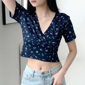 여성 여름 상의 슬림핏 브이넥 크롭 반팔 티셔츠 바캉스룩