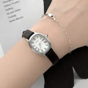 [골드스마일]클래식 실버 데일리 시계 타원 클래식