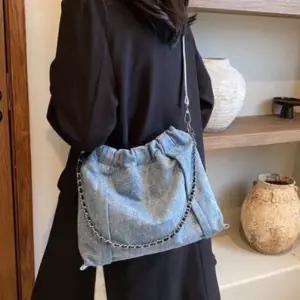 [다잇템] 여성용 쁘띠백 골드체인 스트랩 진 조임끈 캐주얼