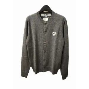 [롯데백화점]꼼데가르송 AX-N061-051 (화이트하트 라운드 가디건)