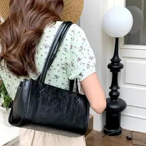 여성 사각 스퀘어 숄더백 바케트백 20대 30대 직장인 (WFJWTX6)