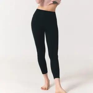 [아우트]레깅스 블랙 요가 운동 바지 8부 1P