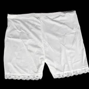 [아우트]흰색 언더웨어 이지웨어 숏바지 속치마