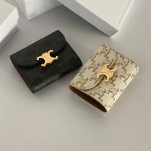 [ 한정판매 재고임박] 셀린느 트리오페 캔버스 스몰 플랩 월렛 여성 반지갑 10D782CQH