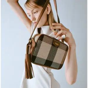 갤러리아 DCBA3E681 닥스 브라운 빅하우스체크 크로스백