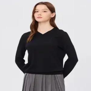 헤지스 여성 24FW [스테디셀러][울100%] 블랙 로고자수 브이넥 스웨터 WSSW4D8C2BK