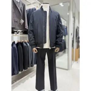 [갤러리아] 지이크 블랙 사이드 지퍼 항공점퍼 PFMAH6001