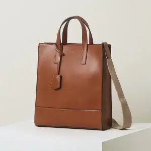 [헤지스](광주신세계)[HAZZYS ACC] 브라운 로고배색 가죽 토트백 HJBA5E886W3