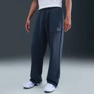 나이키 스포츠웨어 남성 오픈 밑단 그래픽 플리스 팬츠 IQ6732-437