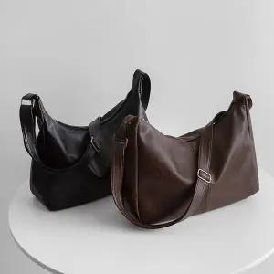 [하프클럽/]레더 빈티지 데일리 빅 크로스백 ba-60508c