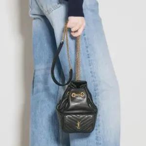 25 FW 생로랑 Joe 조 퀼트 체인 미니 버킷백 블랙 7607451EL071000 760745 1EL07 1000