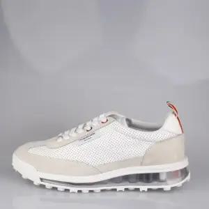 [THOM BROWNE] 테크 러너 클리어솔 스니커즈 FFD120B 05584 100